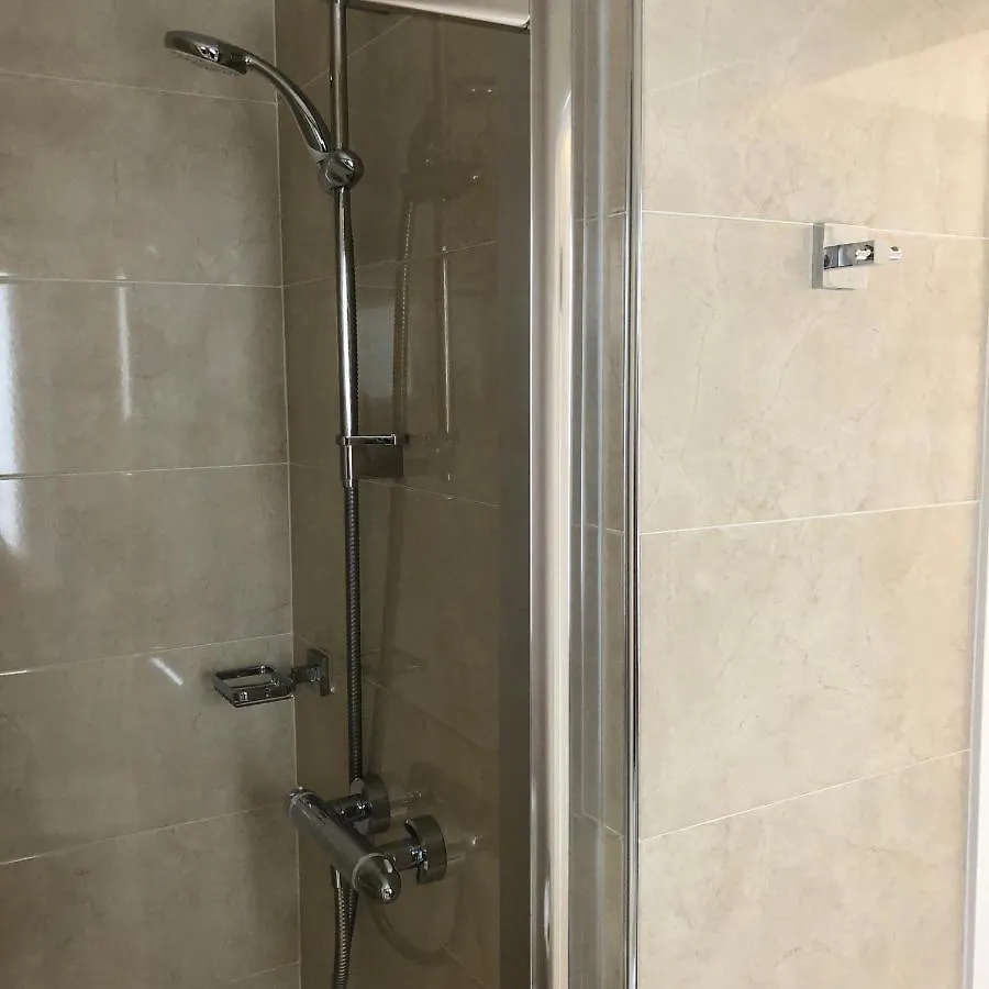 Petra House B&B Galway 0*,  Irland